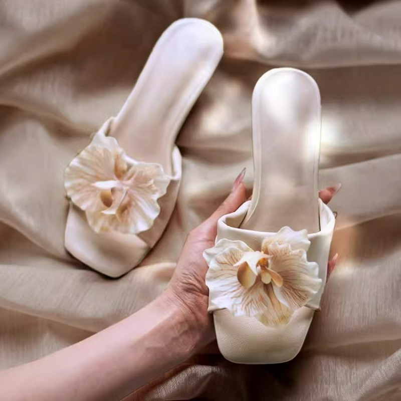 Streetwear Brand With Flowers - Sandal Wanita Merk Ternama Musim Panas